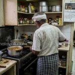 നീണ്ട നാല്പത് വര്ഷങ്ങളോളം അദ്ദേഹം അറേബ്യൻ നഗരങ്ങളിലെ മലയാളി ബാച്ചിലർ റൂമുകളിൽ അയാൾ നാടിന്റെ രുചികളെ പാകം ചെയ്തെടുത്തു