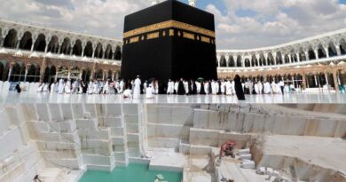 തീർത്ഥാടകരെ അത്ഭുതപ്പെടുത്തുന്ന തണുപ്പിന് പിന്നിലെ രഹസ്യം; കഅബയുടെ ചുറ്റുമുള്ള മാർബിൾ കഠിനമായ ചൂടിലും തണുത്തിരിക്കുന്നതെന്തുകൊണ്ട്