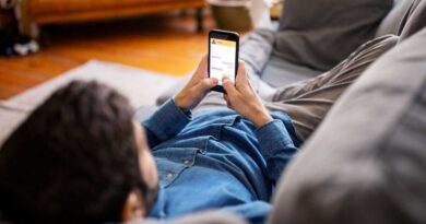 നിശബ്ദമായി സംഭവിക്കുന്ന അപകടം; സ്മാർട്ട്ഫോൺ യുഗത്തിൽ കാഴ്ച നഷ്ടപ്പെടാതിരിക്കാൻ നിർബന്ധമായും അറിഞ്ഞിരിക്കേണ്ടത്