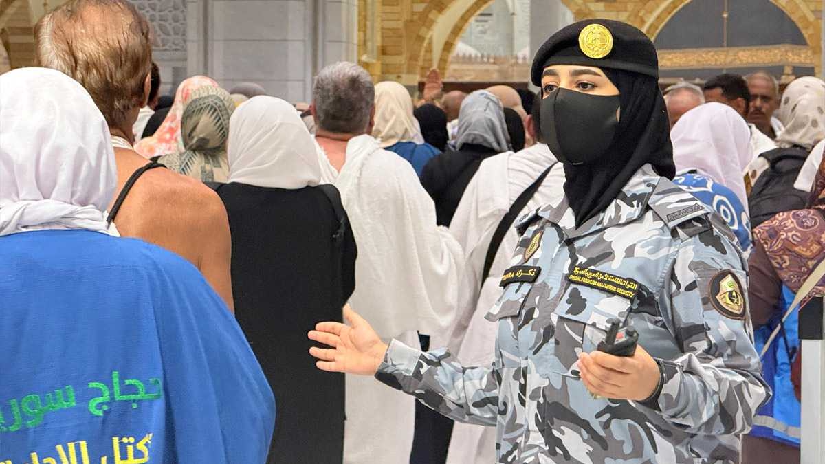 സൗദിയിൽ നിന്നും ഇപ്രാവശ്യം ഹജ്ജിന് പോകുന്ന സ്വദേശികളും വിദേശികളുമായ ഹാജിമാർക്ക് മുന്നറിയിപ്പുമായി ആഭ്യന്തര മന്ത്രാലയം.