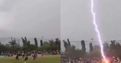 ‎മത്സരത്തിനിടെ ഇടിമിന്നലേറ്റ് ഫുട്‌ബോൾ താരം മരിച്ചു, ക്യാമറയിൽ പതിഞ്ഞ ദാരുണ സംഭവത്തിന്റെ വീഡിയോ കാണാം